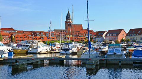 Blick auf den Stadthafen Waren (Müritz)